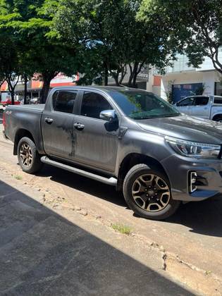 TOYOTA HILUX 2.8 SRX 4X4 CD 16V DIESEL 4P AUTOMÁTICO TOYOTA HILUX 2.8 SRX 4X4 CD 16V DIESEL 4P AUTOMÁTICO